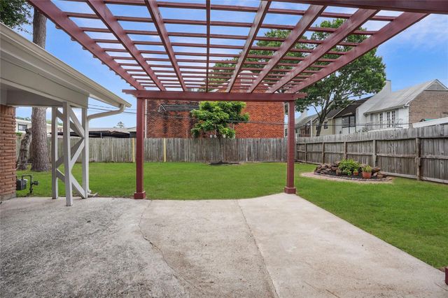 10010 Westview Drive, Houston, TX 77055