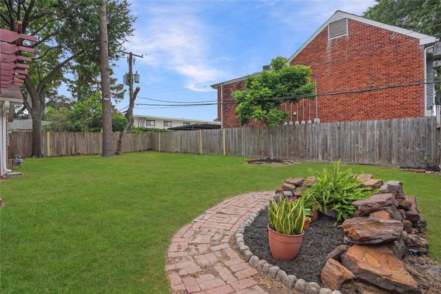 10010 Westview Drive, Houston, TX 77055
