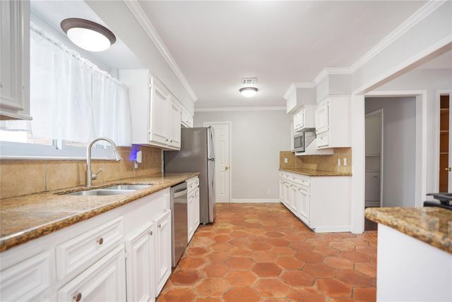 10010 Westview Drive, Houston, TX 77055