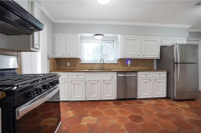 10010 Westview Drive, Houston, TX 77055