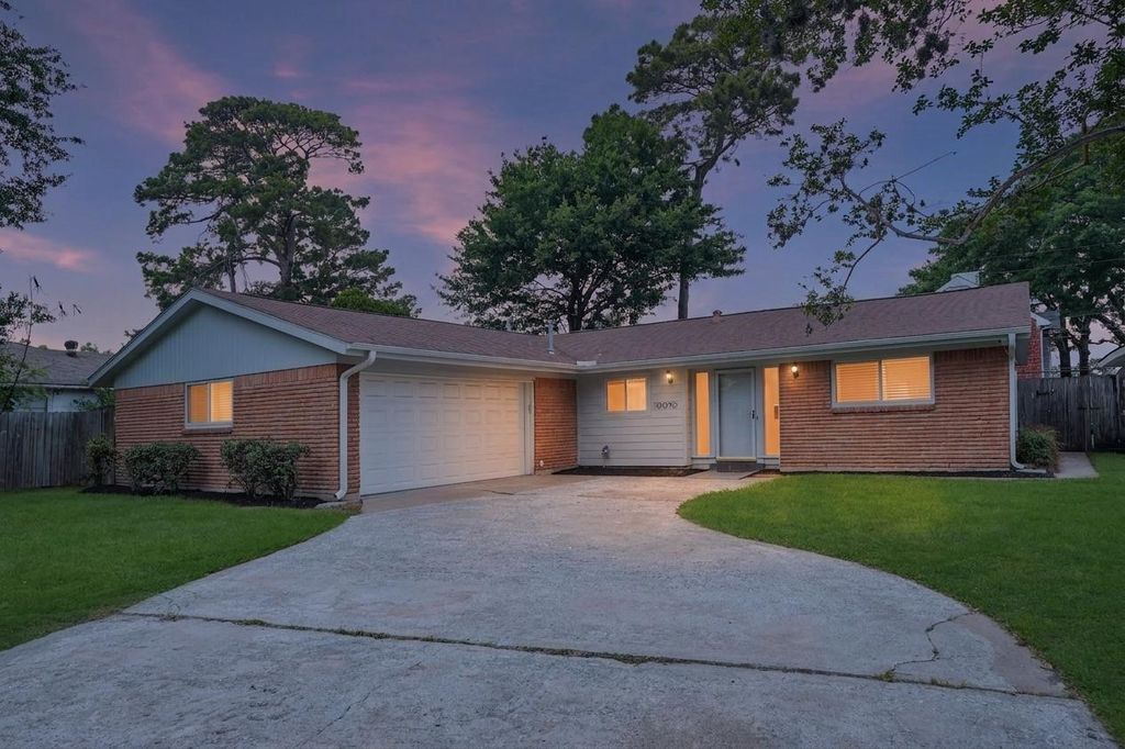 10010 Westview Drive, Houston, TX 77055