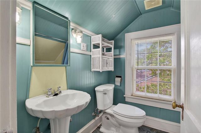 4210 Mayflower RD, Norfolk, VA 23508