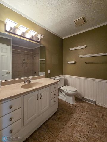 2321 17th Avenue S, Fargo, ND 58103