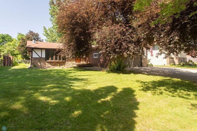2321 17th Avenue S, Fargo, ND 58103