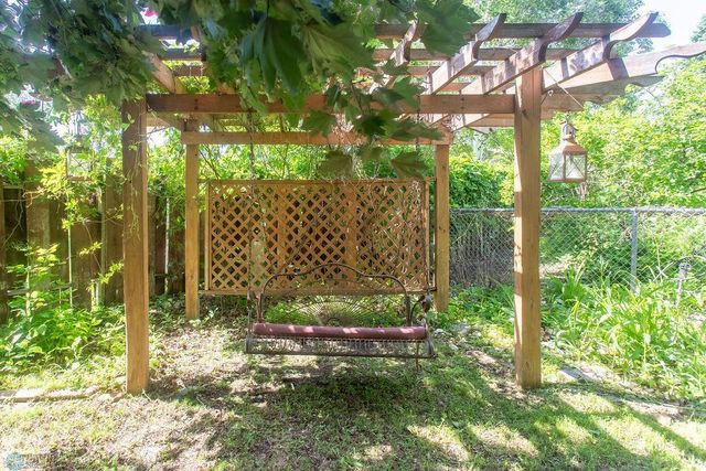 2321 17th Avenue S, Fargo, ND 58103