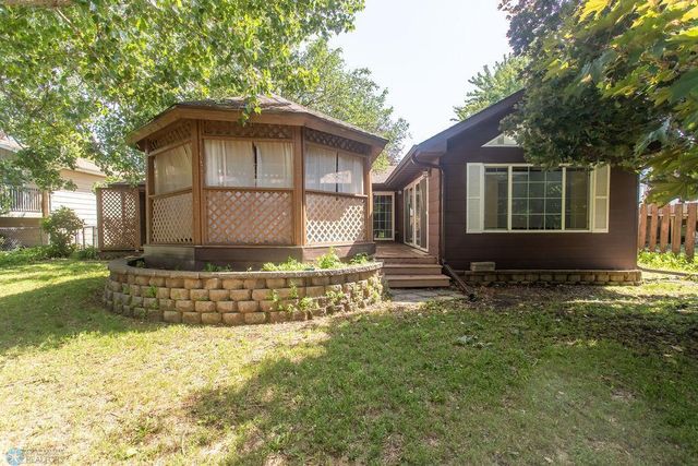 2321 17th Avenue S, Fargo, ND 58103