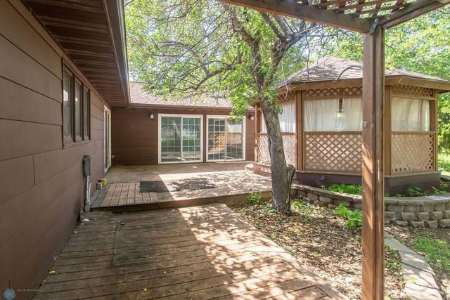 2321 17th Avenue S, Fargo, ND 58103
