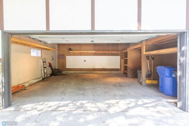 2321 17th Avenue S, Fargo, ND 58103