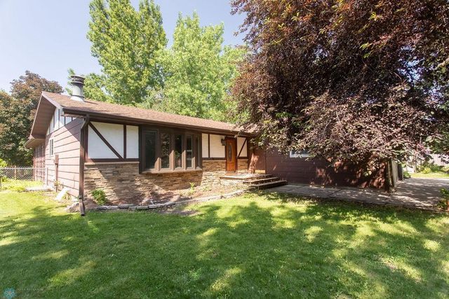 2321 17th Avenue S, Fargo, ND 58103
