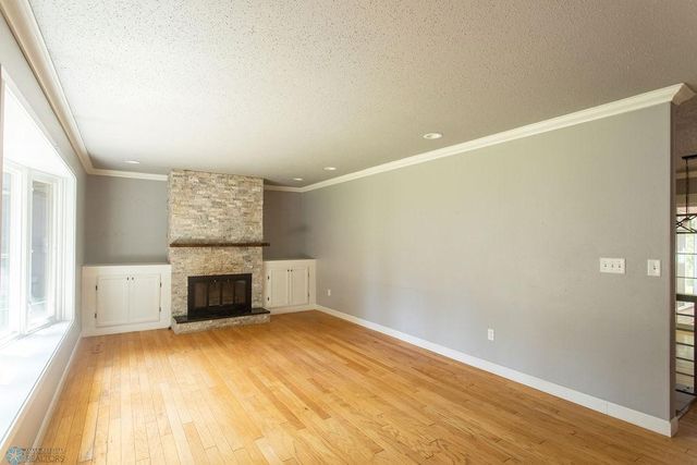 2321 17th Avenue S, Fargo, ND 58103
