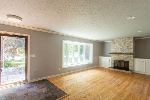 2321 17th Avenue S, Fargo, ND 58103