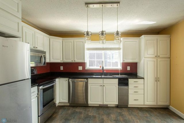 2321 17th Avenue S, Fargo, ND 58103