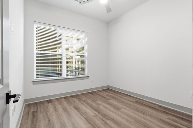1950 Winrock Boulevard B2, Houston, TX 77057