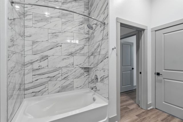 1950 Winrock Boulevard B2, Houston, TX 77057