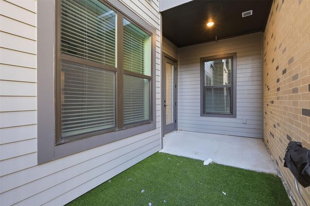 1950 Winrock Boulevard B2, Houston, TX 77057