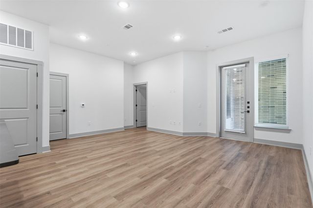 1950 Winrock Boulevard B2, Houston, TX 77057