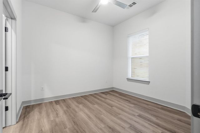 1950 Winrock Boulevard B2, Houston, TX 77057