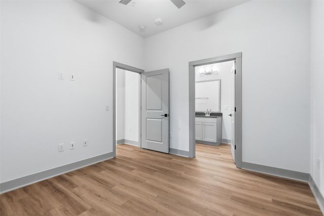 1950 Winrock Boulevard B2, Houston, TX 77057