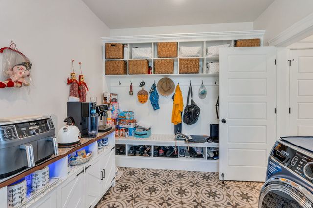 11073 S PROSPERITY RD, South Jordan, UT 84009