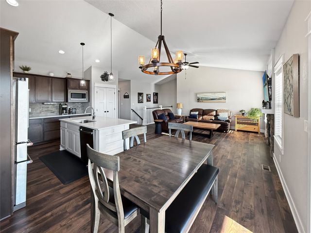 306 35th Street SE, Altoona, IA 50009