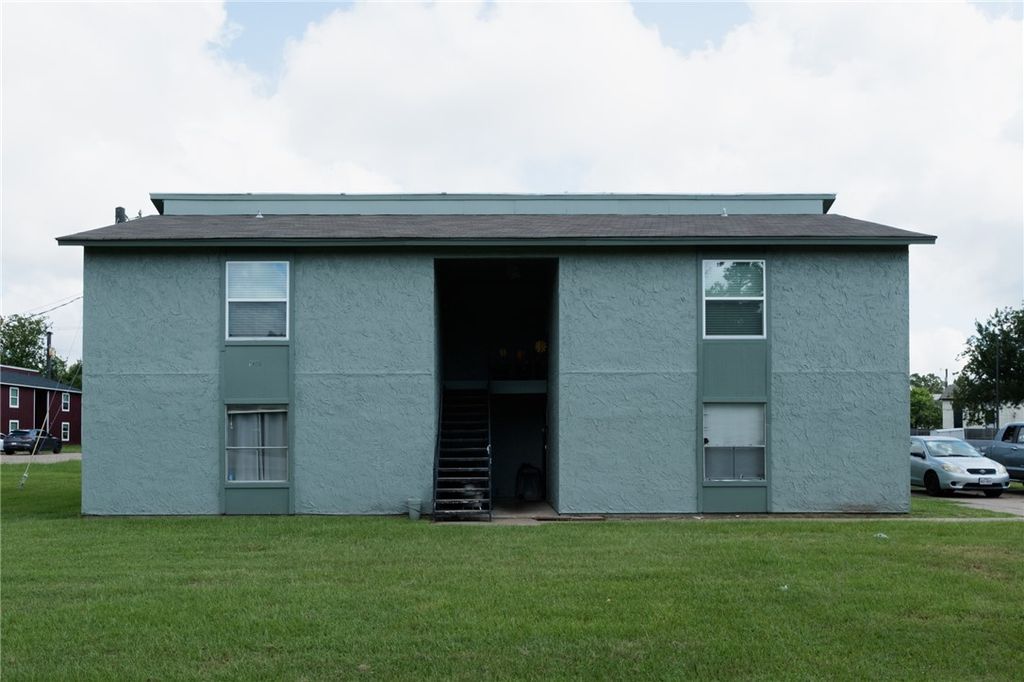 1503 Oakdale Circle A, College Station, TX 77840