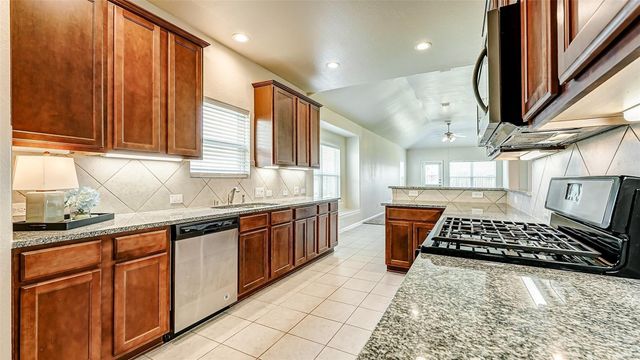 32706 Oak Heights Lane, Brookshire, TX 77423