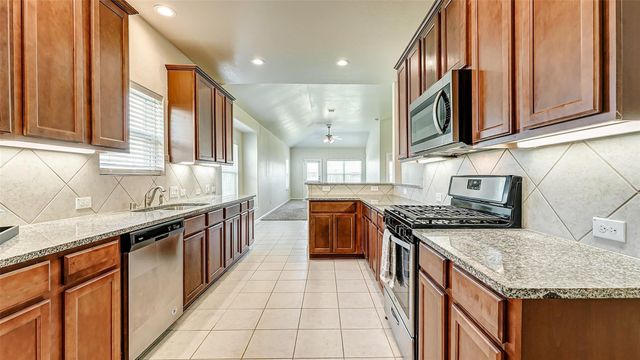 32706 Oak Heights Lane, Brookshire, TX 77423