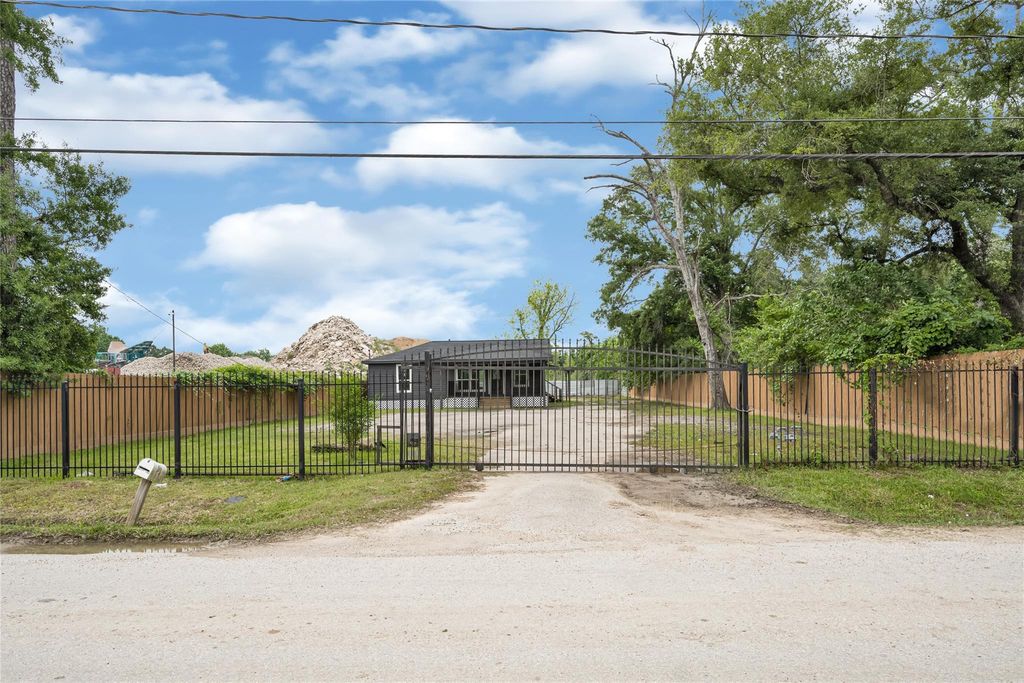 2631 Mansfield Street, Houston, TX 77091