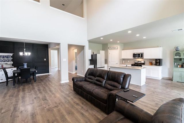 8114 Kelsey Lane, Iowa, LA 70647