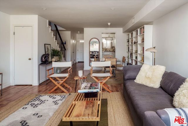 527 E Cypress Avenue C, Burbank, CA 91501