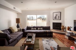 527 E Cypress Avenue C, Burbank, CA 91501