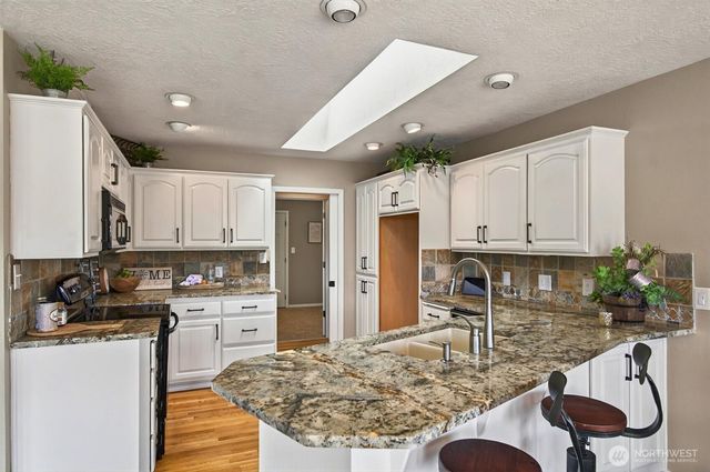 293 State Route 409, Cathlamet, WA 98612