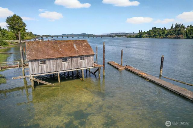 293 State Route 409, Cathlamet, WA 98612