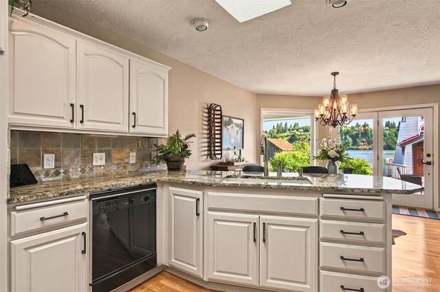 293 State Route 409, Cathlamet, WA 98612