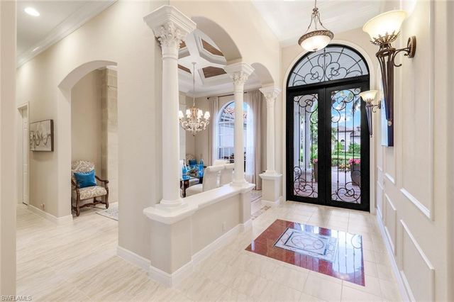 7511 Hogan CT, Naples, FL 34113