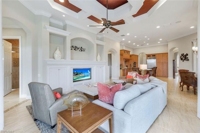 7511 Hogan CT, Naples, FL 34113