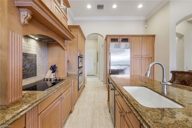 7511 Hogan CT, Naples, FL 34113