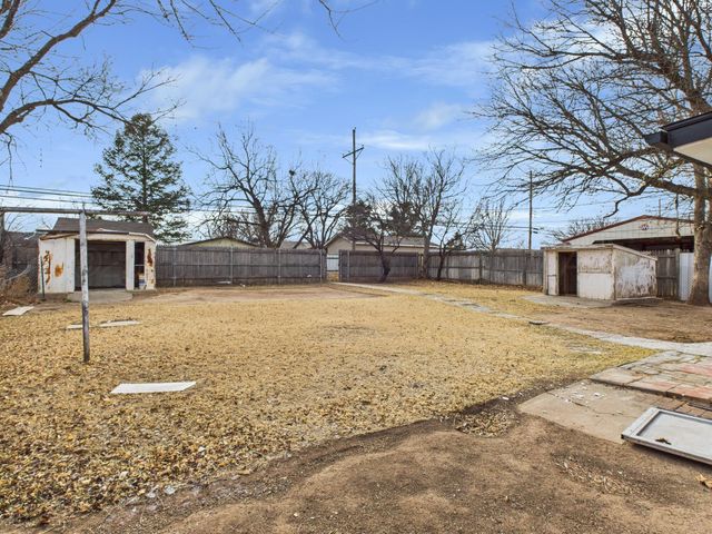 1002 NE 4th Street, Dumas, TX 79029