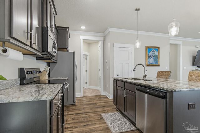 445 Pemberton Ln, Cantonment, FL 32533