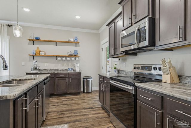 445 Pemberton Ln, Cantonment, FL 32533