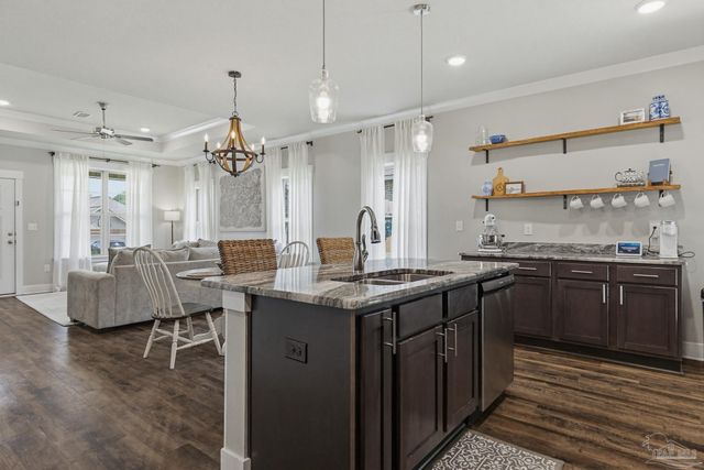 445 Pemberton Ln, Cantonment, FL 32533