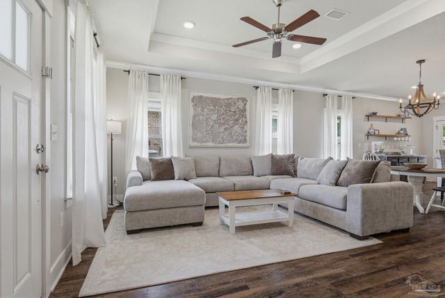 445 Pemberton Ln, Cantonment, FL 32533