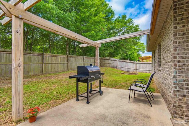 445 Pemberton Ln, Cantonment, FL 32533