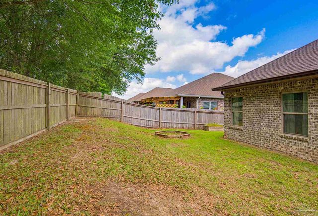 445 Pemberton Ln, Cantonment, FL 32533