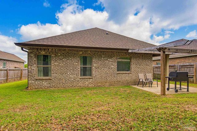 445 Pemberton Ln, Cantonment, FL 32533
