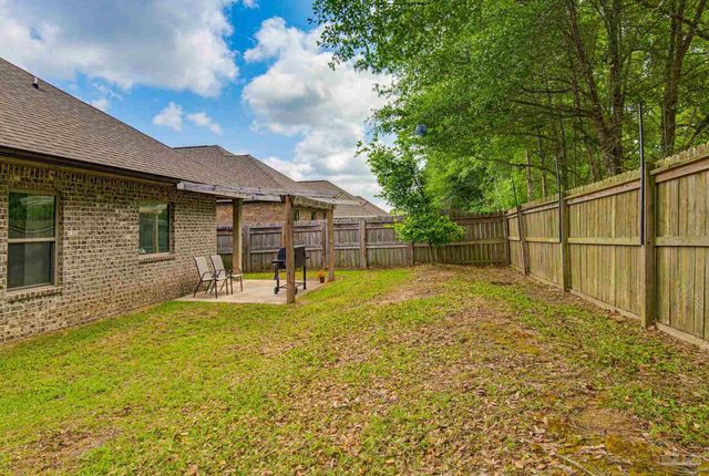 445 Pemberton Ln, Cantonment, FL 32533