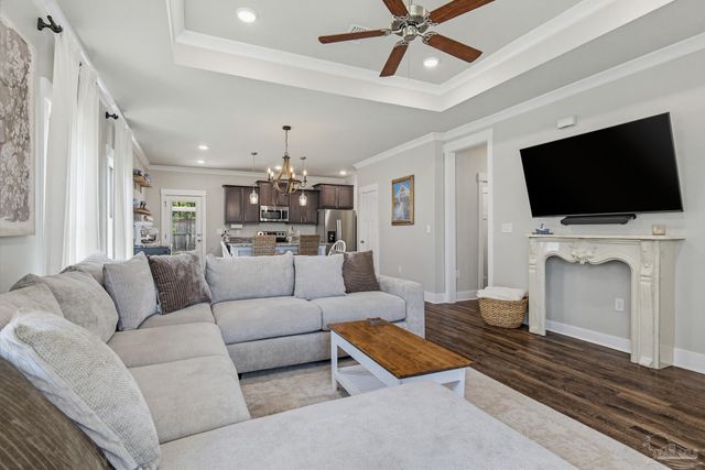 445 Pemberton Ln, Cantonment, FL 32533