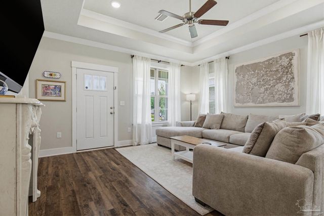 445 Pemberton Ln, Cantonment, FL 32533