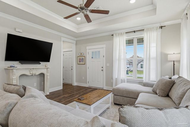 445 Pemberton Ln, Cantonment, FL 32533