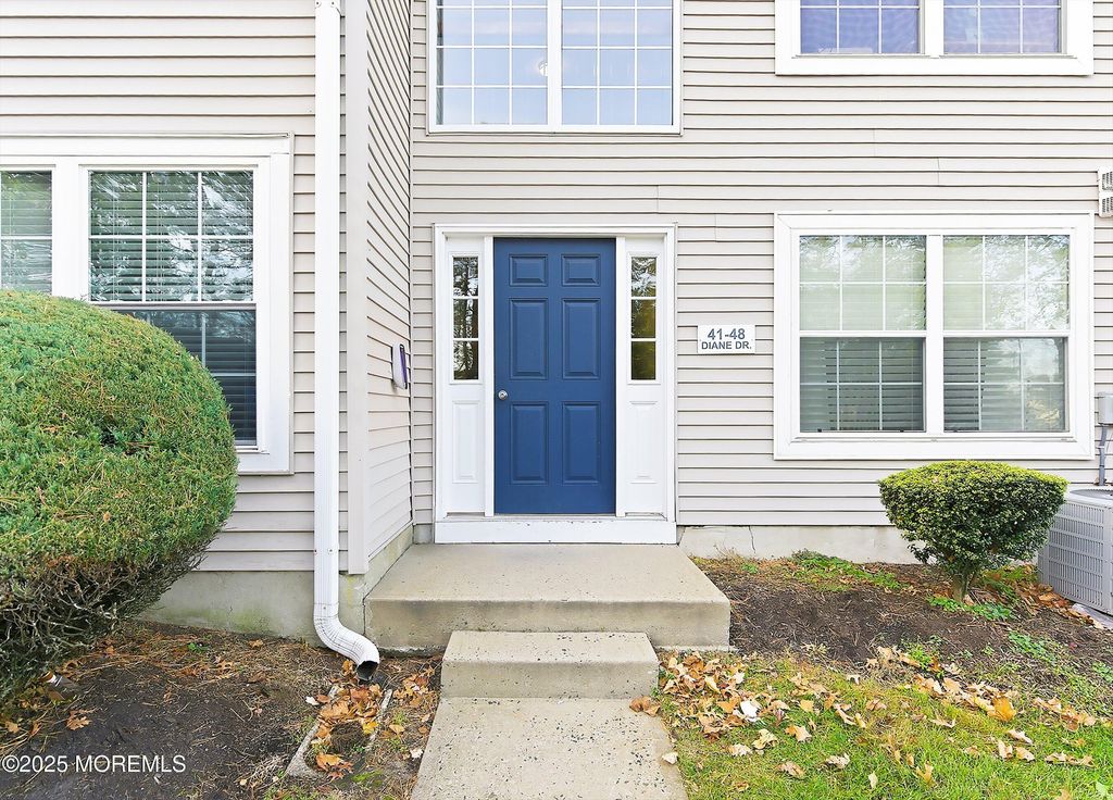 42 Diane Drive, Tinton Falls, NJ 07753